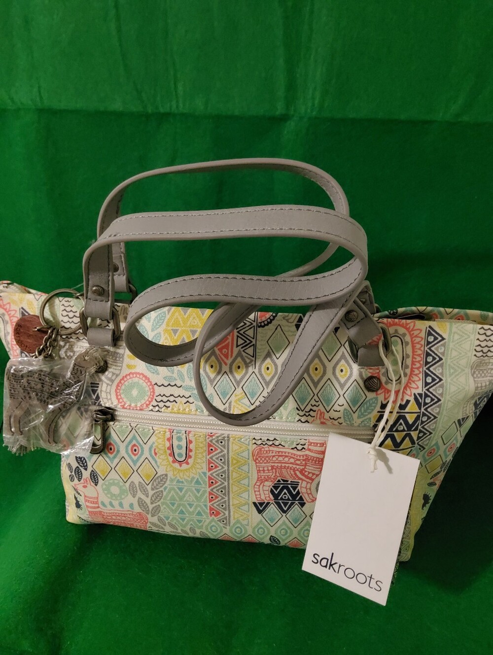 Sakroots Artist Circle Wanderlust, Llama Shoulder Bag - Picture 2 of 9